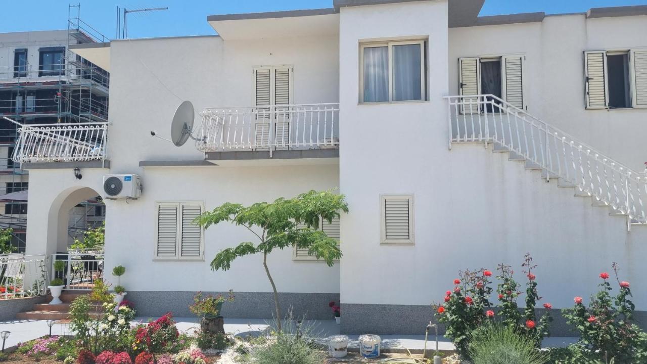 Ferienwohnung Luxa 5 Min Old Town, 10 Min Airport Trogir Exterior foto