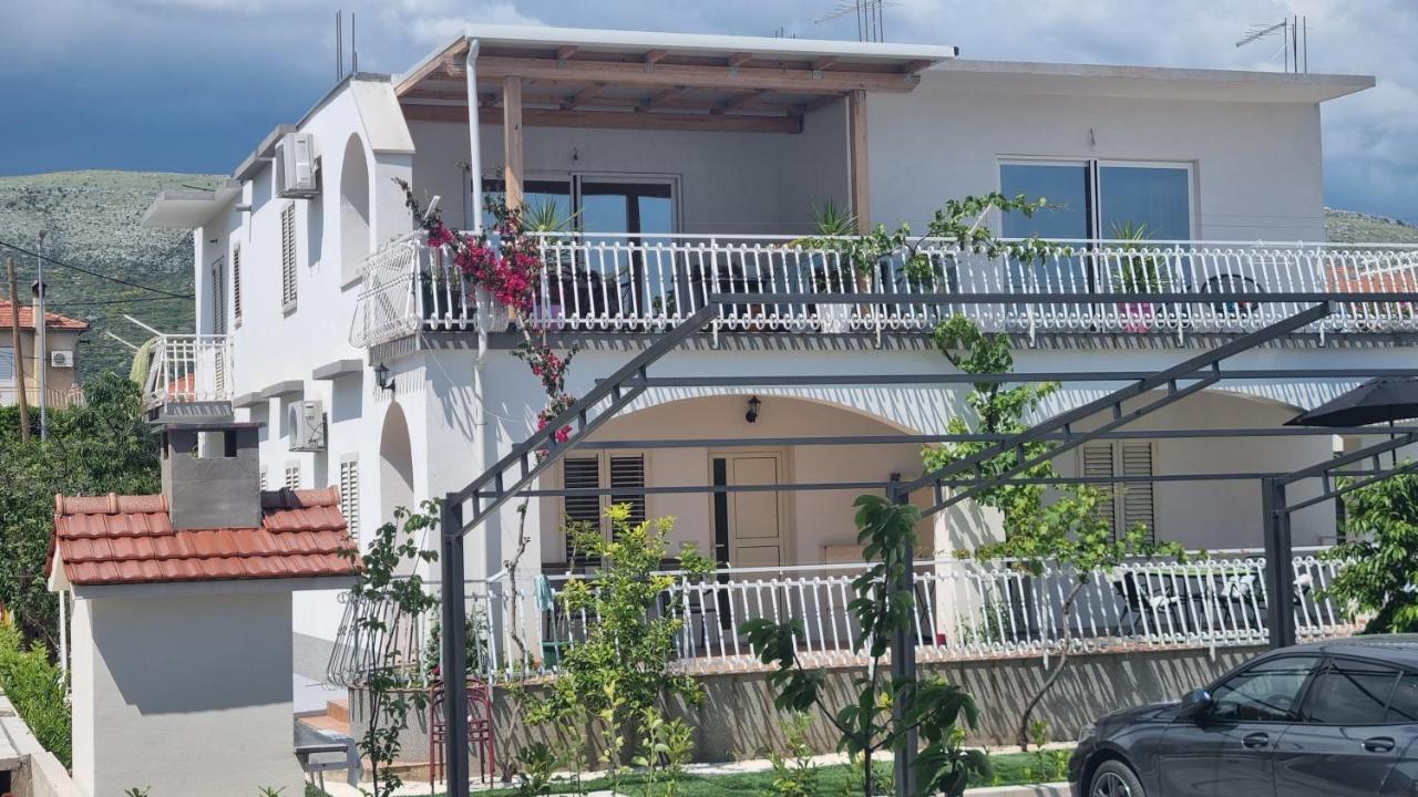 Ferienwohnung Luxa 5 Min Old Town, 10 Min Airport Trogir Exterior foto